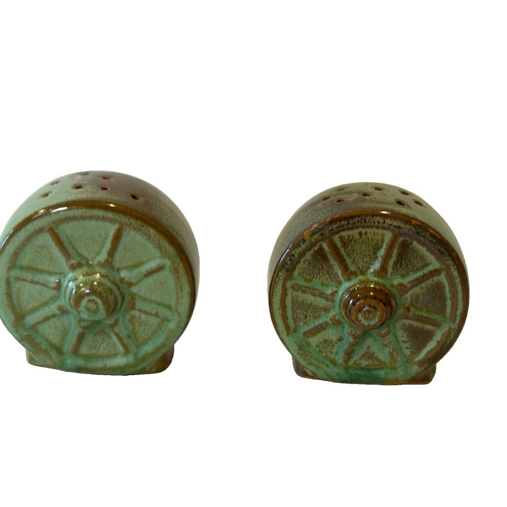 Vtg Frankoma Prairie Green Wagon Wheel Salt & Pepper Shakers Farmhouse Kitchen